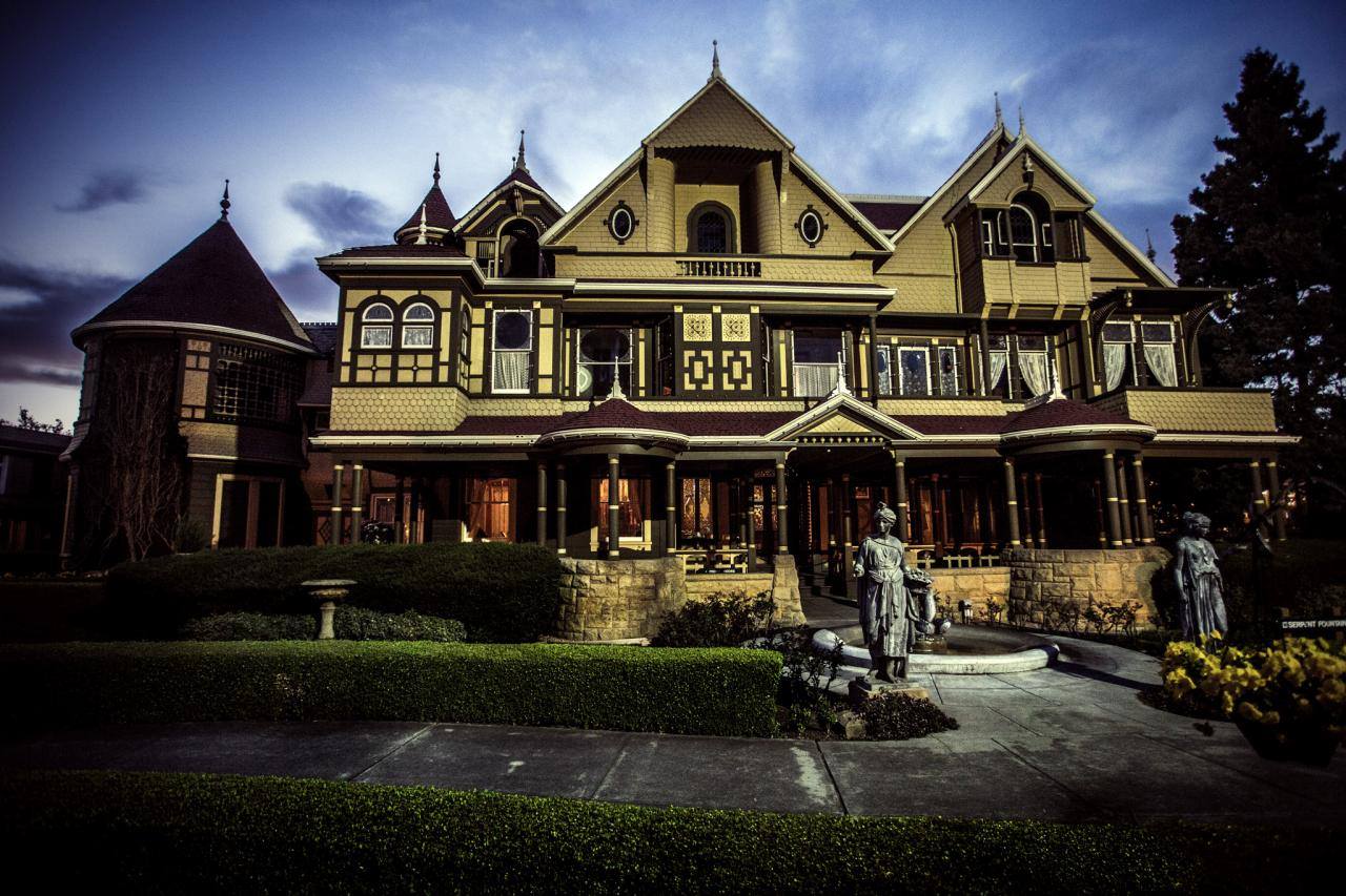 Особняк отзывы. Winchester Mystery House. Загадочный дом винчестеров (Winchester Mystery House). Sarah Winchester House. Особняк Мистери Хаус.